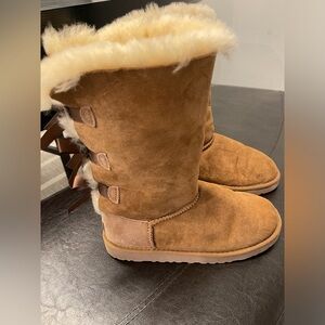 UGG Bailey bow triple bow boots US 4